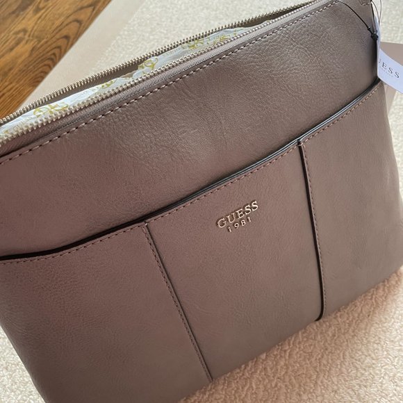 GUESS Purse with Adjustable Strap - Picture 8 of 9